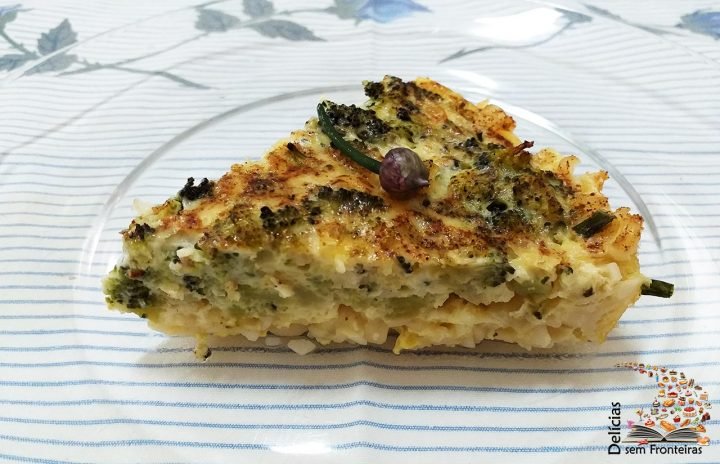 Torta de macarrão com brócolis