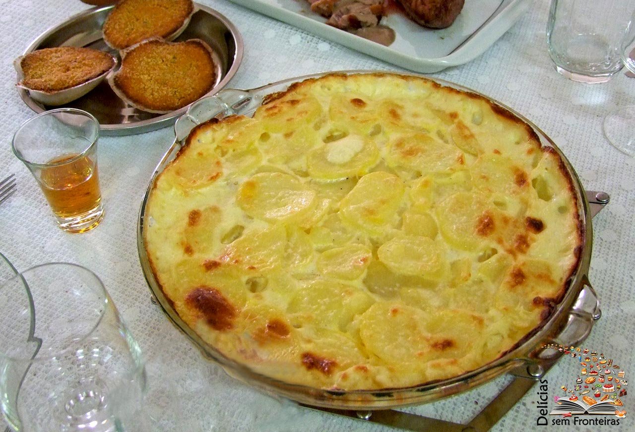 Batatas gratinadas ao gorgonzola