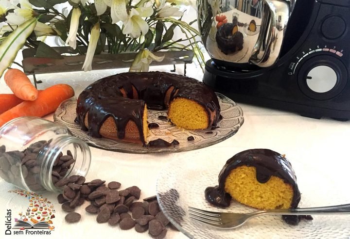 Bolo de cenoura fofinho com cobertura de chocolate